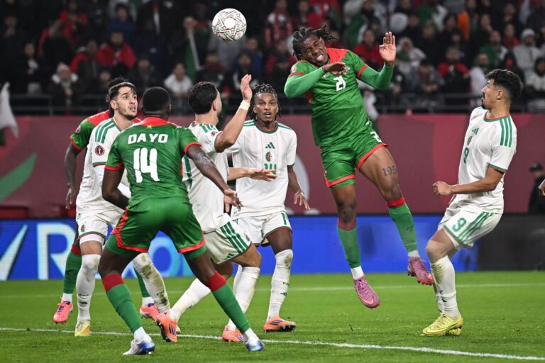 الجزائر تتأهل وتتصدر بعد الفوز على بوركينا فاسو الجزائر بوركينا فاسو