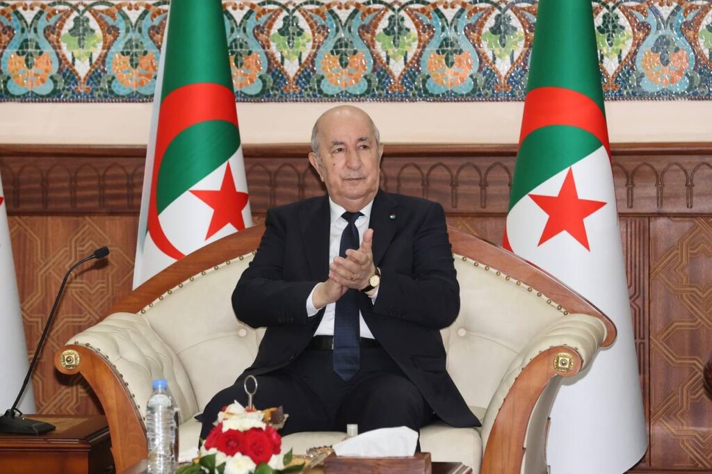 الرئيس تبون يهنئ ويكرم