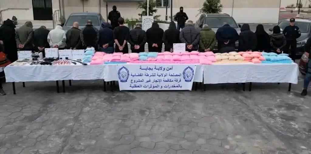 بالفيديو.. إحباط تهريب أزيد من 700 ألف قرص إكستازي بميناء بجاية