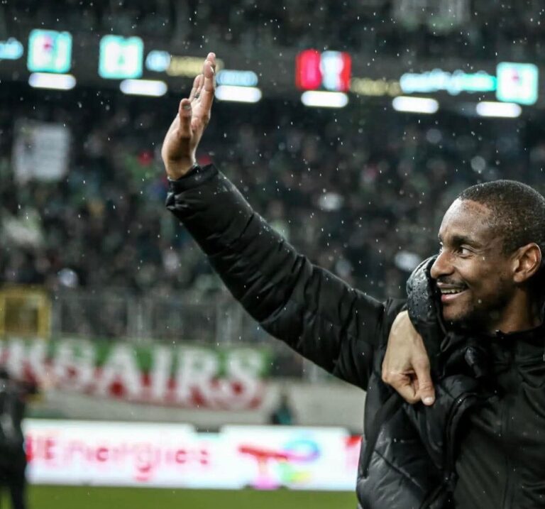 المدرب رولاني موكوينا