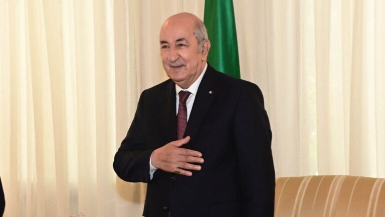 رئيس الجمهورية يهنئ اتحاد العاصمة بعد تتويجه بكأس الكاف تبون يهنئ