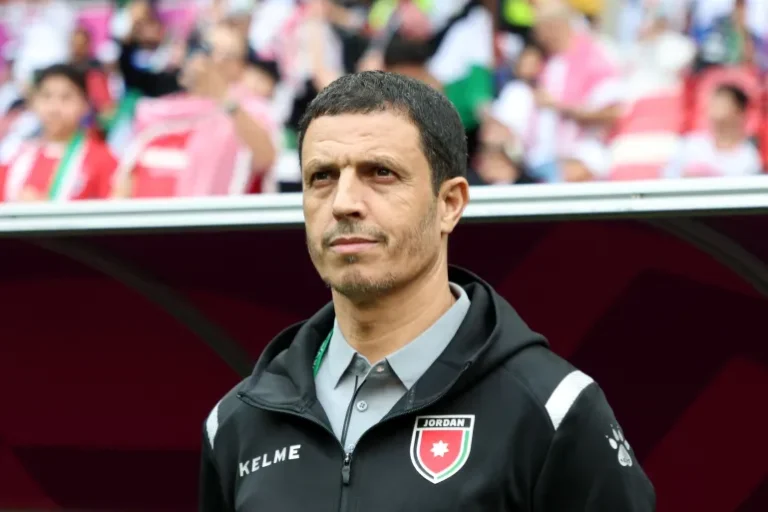 مدرب مغربي يعترف بقوة المنتخب الجزائري المدرب المغربي جمال السلامي والمدير الفني للمنتخب الأردني