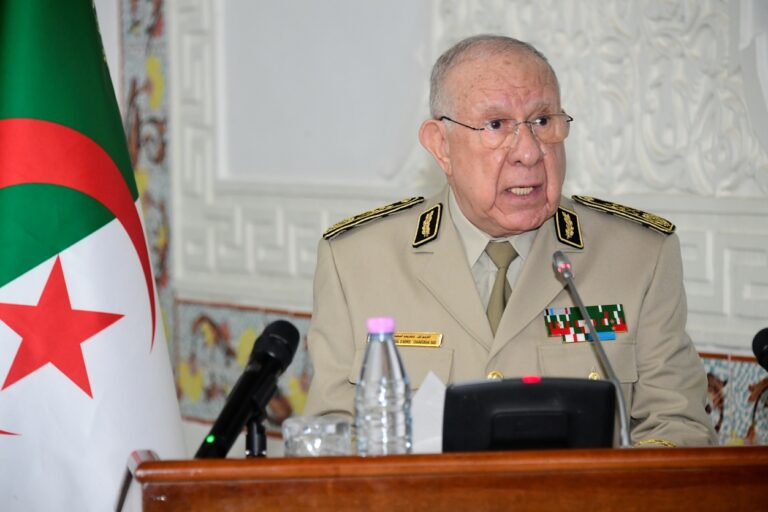 الفريق أول شنقريحة يشرف على مراسم تنصيب المدير الجديد للمدرسة العليا الحربية